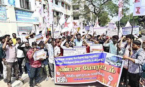 DYFI holds demo against privatisation of bus operation in Chennai