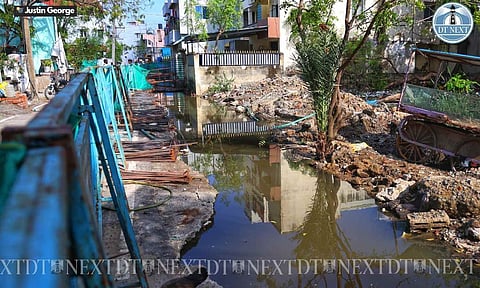 The under-construction drain at Thoraipakkam into which the child fell despite the barricades (Photo: Justin George) 