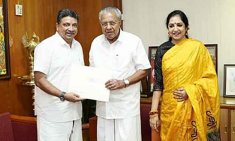 Tamil Nadu Minister Dr P Thiaga Rajan and South Chennai MP Dr Thamizhachi Thangapandian with Kerala Chief Minister Pinarayi Vijayan for JAC meeting (Photo/X@ptrmadurai) 