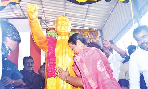 DMDK leader Premalatha in an emotional moment after garlanding party founder-husband Vijayakant’s statue at Koyambedu on Tuesday
