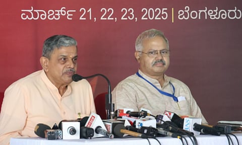 RSS Sahakaryavah Dattatreya Hosabale during a press conference (IANS)