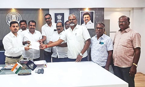 Members of Tamil Nadu Open End Mills Association petition Collector K Pavankumar G Giriyappanavar to end the protest