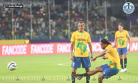 Ronaldinho and Rivaldo enthralled the huge turnout with their pyrotechnics (Photo: Justin George) 