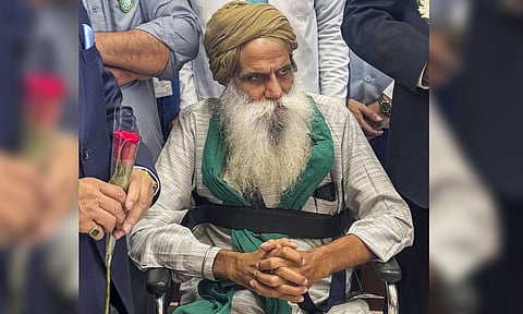 Farmer leader Jagjit Singh Dallewal being discharged from Park Hospital, in Patiala, Thursday, April 3, 2025 (PTI) 