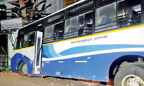 TNSTC bus that hit the electricity pole at Kumbakonam 