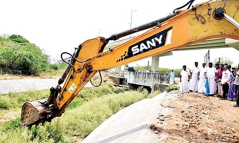 Minister Sivasankar flags off desilt programme of inlet canals leading to Kurinjankulam tank