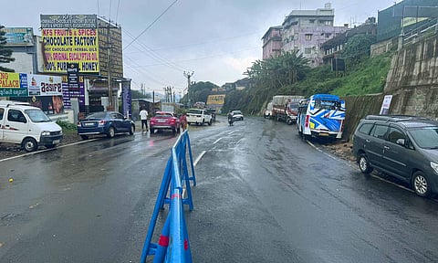 Deserted Lake Road in Kodaikanal on a rainy Thursday 
