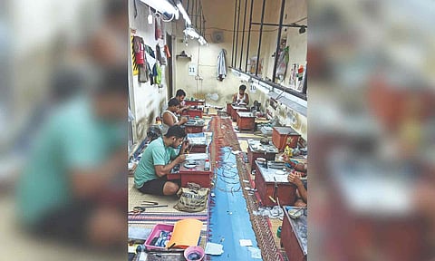 Workers at a goldsmith unit in Coimbatore (File)