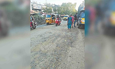 Pathetic condition of Tondiarpet High Road in MR Nagar