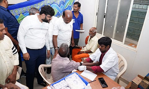 The medical camp of the Kalaignar Varumun Kaapom project was inaugurated at Saidai Manthoppu Girls' Higher Secondary School (Photo: X-@Subramanian_ma)