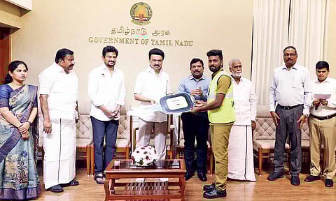 Chief Minister Stalin, on behalf of the Municipal Administration and Drinking Water Supply Department, handed over keys of vehicles to inaugurate the services worth Rs 19.44 crores 