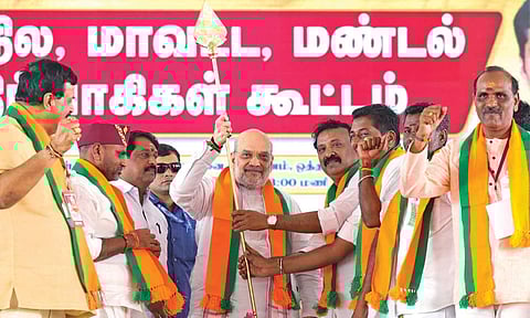 Party men gifting Amit Shah a ‘vel’ at Madurai meet on Sunday