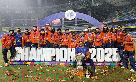 Maratha Royals lifts Mumbai T20 league trophy (ANI)