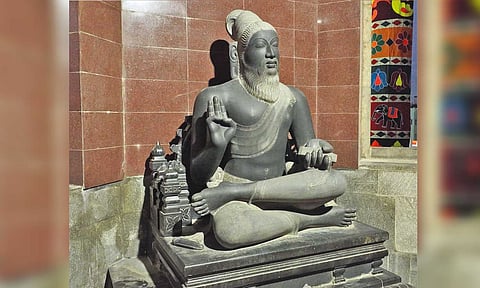 Tiruvalluvar statue