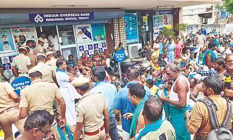 Farmers gheraoing lead bank in Tiruchy on Monday to highlight demands
