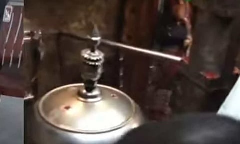 Retired army man leaves Rs 4 crore property papers in temple hundi amid family dispute (Maalaimalar) 