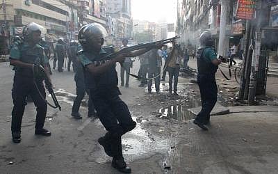 10 injured as students, police clash in Bangladesh