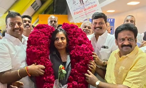  Chennai resident Muthamil Selvi Narayanan received a hero's welcome at Chennai International Airport.
