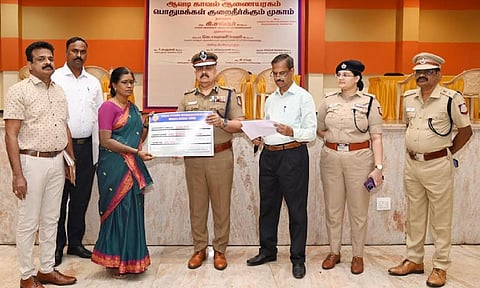  Avadi City Police Commissioner K Shankar handing over properties to owners