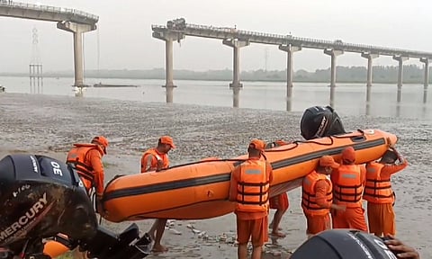Rescue operation resumes on the third day after several vehicles fell into the Mahisagar river (PTI)
