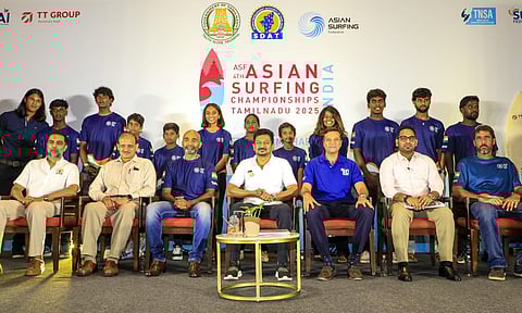 Deputy Chief Minister Udhayanidhi Stain and other officials with Team India during the event 