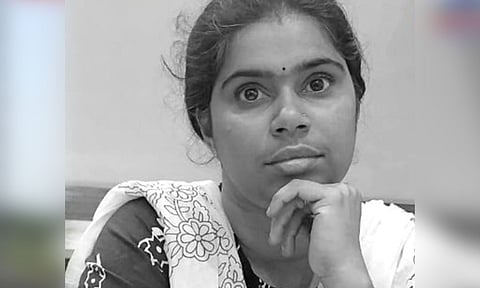 Woman dies after falling from train near Vaniyambadi (Image/Thanthi TV)