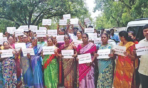 People from five villages in Palladam throng NHAI office
