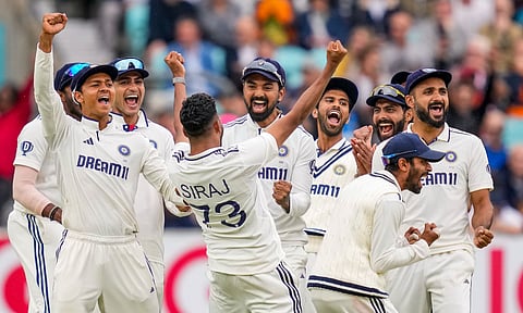 India's Mohammed Siraj celebrates with teammates after taking the wicket of England's Jamie Overton during the fifth day of the fifth Test match between India and England