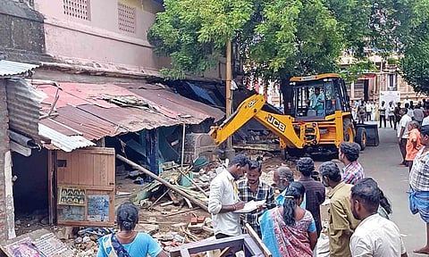 Encroachments being dismantled in Srirangam on Tuesday