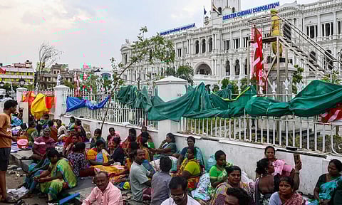 The Chennai Corporation Red Flag Union and sanitation workers continued their protest demanding an end to privatization in the Chennai Corporation (Photo: Hemanathan) 