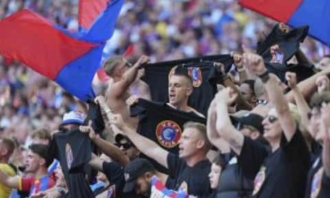 Crystal Palace fans cheer during the FA Community Shield final soccer match between Liverpool and Crystal Palace at Wembley Stadium in London, Sunday, Aug. 10, 2025 (AP) 