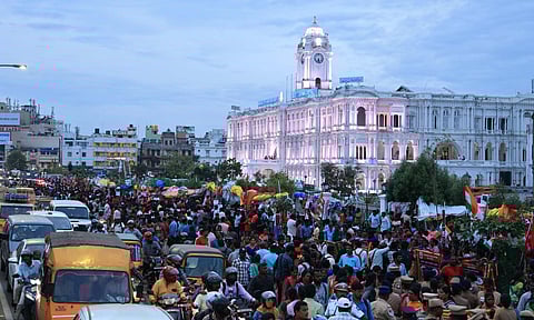 The Chennai Corporation Red Flag Union and sanitation workers continued their protest demanding an end to privatization in the Chennai Corporation (Photo: Manivasagan N) 