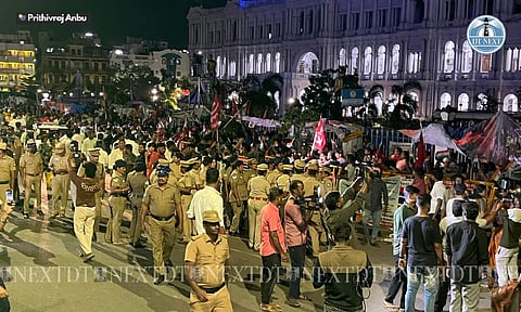 City police arrested and forcibly removed protesting cleanliness workers from outside the Ripon Building, the headquarters of the Greater Chennai Corporation (GCC), late on August 13, 2025. (Photo: Prithiv Raj Anbu) 