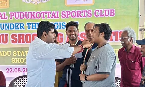 Tamil Nadu minister TRB Raja’s son refuses medal around neck from BJP chief Annamalai