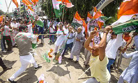 Supporters of BJP and Congress clash during a protest against the objectionable comments made against Prime Minister Narendra Modi by a man during a rally under 'Vote Adhikar Yatra', outside Bihar Pradesh Congress Committee office, in Patna (Credit: PTI)