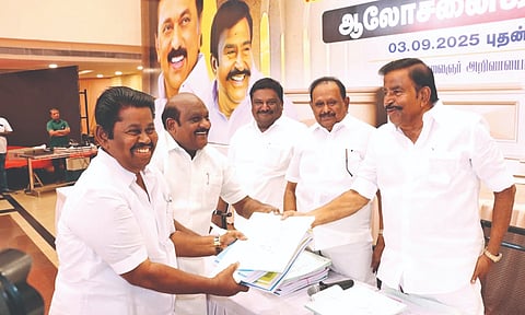 Nehru with his cabinet colleagues at Tiruchy meet on Wednesday