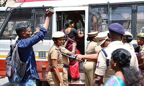 NULM workers from the Royapuram and Thiru Vi Ka Nagar zones gathered at May Day Park in Chintadripet for a general meeting were detained by police (Photo: Justin George) 