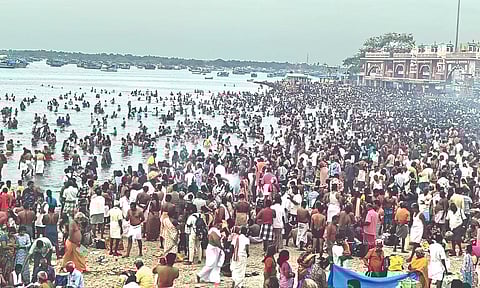 Rameswaram witnessed a surge in devotees at the sacred Agni Theertham to perform rituals and ancestral offerings in observance of Mahalaya Amavasai