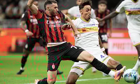 AC Milan's Santiago Gimenez, left, and Lecce's Tiago Gabriel fight for the ball during an Italian Cup qualifying soccer match between AC Milan and Lecce, at the San Siro stadium in Milan, Italy, Tuesday, Sept. 23, 2025 (AP) 