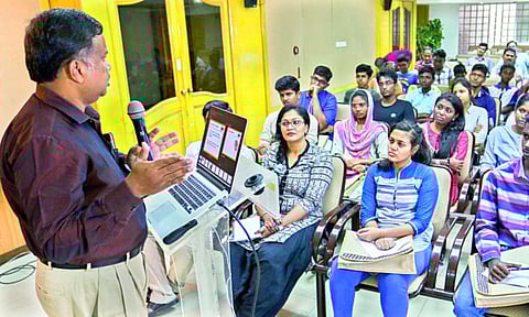 TN government to appoint temporary 881 additional guest lecturers