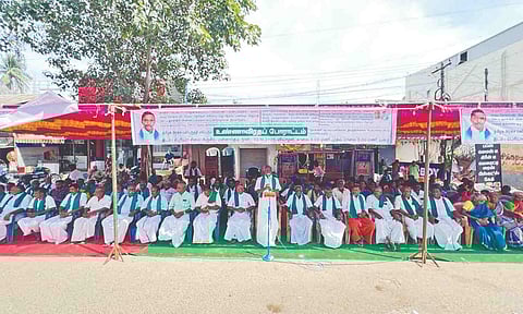 Farmers’ hunger strike at Mannargudi in Tiruvarur on Thursday 