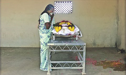 A victim’s kin mourns at a crematorium in Karur