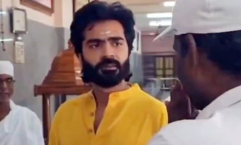 Simbu meditates at Vallalar temple in Vadalur