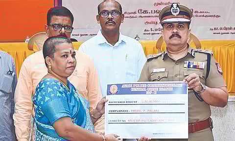 Avadi City Police Commissioner K Shankar handing over recovered cash and documents