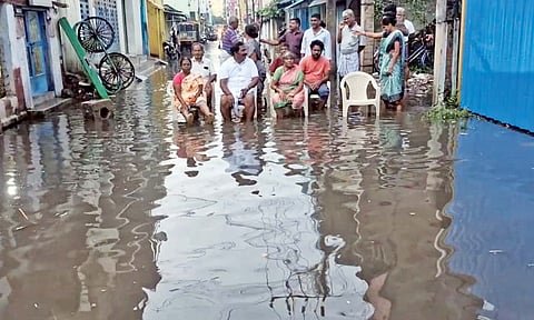 Residents in Thumbavanam Arunachalam Street, Kancheepuram, sat in knee-deep water and refused to leave on Wednesday 