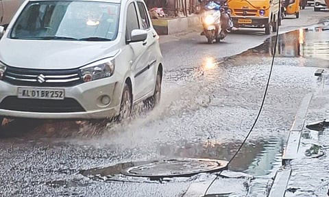 Sewage water splashes on pedestrians when vehicles pass through the Mahalingapuram Main Road