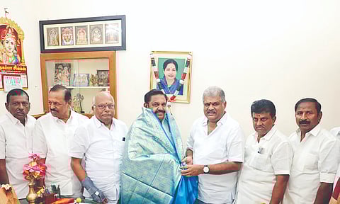 TMC leader GK Vasan presenting a shawl to AIADMK chief Edappadi Palaniswami at the latter’s house in Salem on Monday