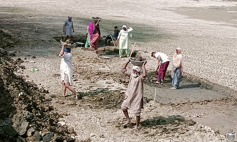 Representative Image of Labourers 