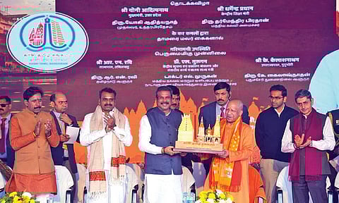 Union Minister Dharmendra Pradhan presents a memento to UP Chief Minister Yogi Adityanath at the inaugural ceremony 