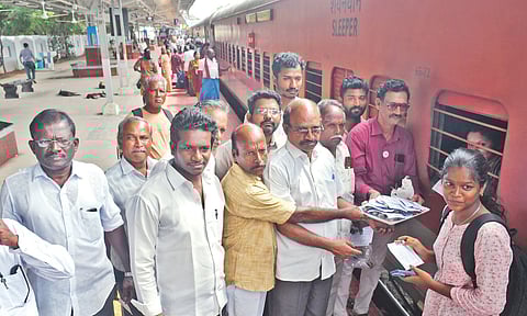 The association, headed by president Ayyanapuram Natarajan, distributed sweets to the commuters